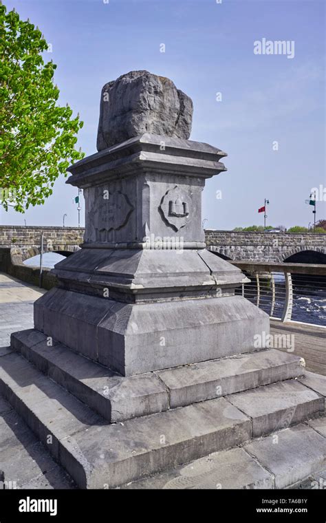 Treaty of limerick stone hi-res stock photography and images - Alamy