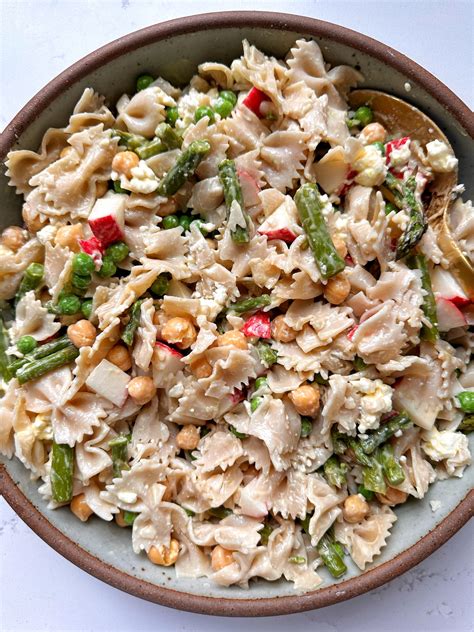 Lemony Spring Pasta Salad - rachLmansfield
