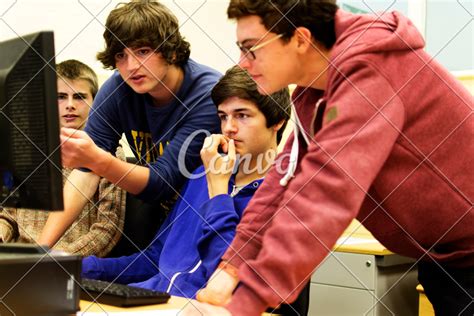 Image of Using Computer for Students 的图像结果