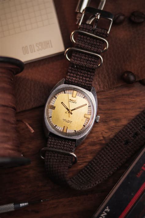 Watchtopia ₹2,900.00 Default Title watchtopia.in 1980 HMT Vijay ...
