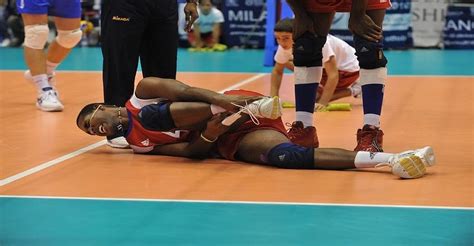 How to Avoid Injury When Playing Volleyball - Volleyball Advice