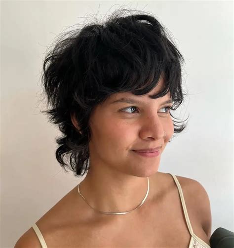 Short Wolf Cuts 2026: Chic and Shaggy Hair Trends Explored