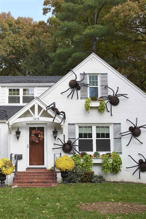 Spooky DIY Outdoor Halloween Decorations