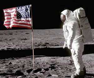 宇航员登上月球之后，为什么不敢回头直视地球？他们害怕什么？_时间_内心_自转