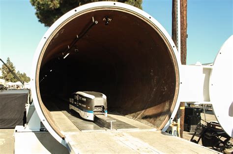 WARR Hyperloop团队赢得SpaceX Hyperloop挑战赛的第二场比赛
