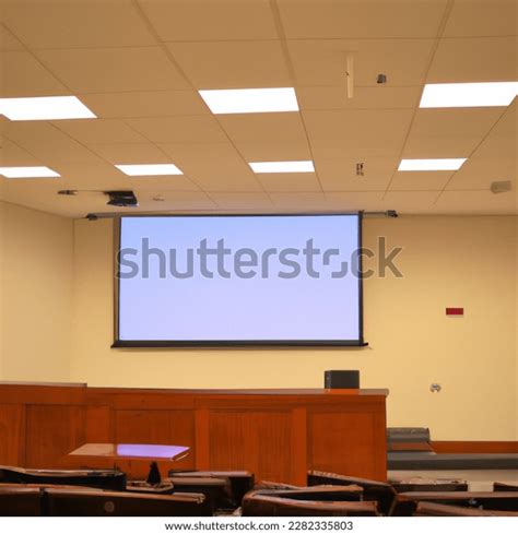 Lecturing Hall 的图像结果