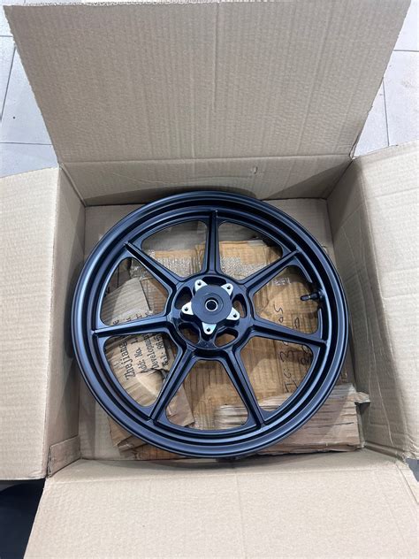 Royal Enfield GT 650 / INT 650 Tubeless Alloy Wheel Set – UNDER THE HOOD