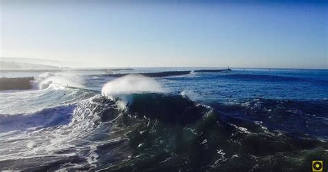 Imágenes aéreas de Surf en The Wedge, California - El Drone