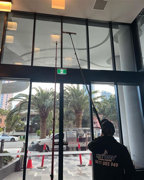 Ultimate Guide on How to Clean Windows Like a Pro