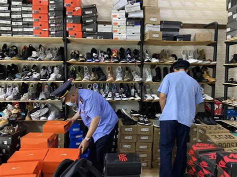 北京市顺义区市场监管局在一商城内查获侵权运动鞋111双 店铺被立案调查-中国质量新闻网