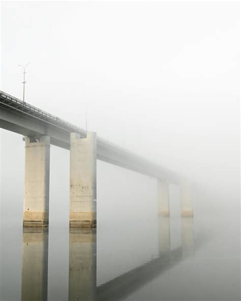 Bridge Over River 的图像结果
