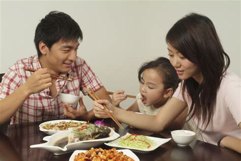 最好的教育就是父母与孩子一起吃饭
