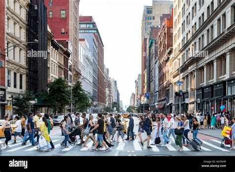New York Business People Walking 的图像结果
