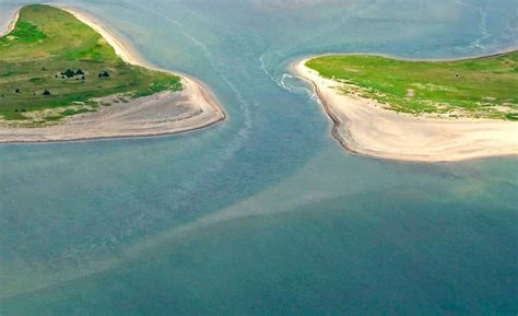 समुद्री भू-आकृतियाँ: अपरदनात्मक और निक्षेपणात्मक (Marine Landforms ...