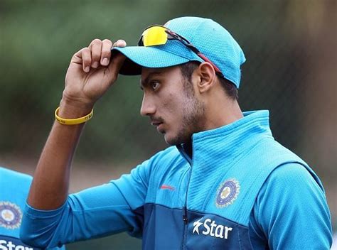 Reports: Axar Patel might be preferred over Kuldeep Yadav for final Test