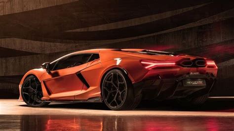 Lamborghini Revuelto unveiled with over 1,000 hp, replaces Aventador ...