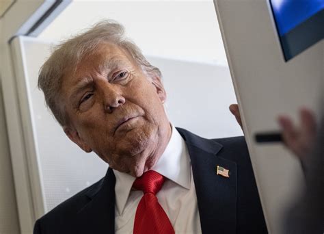 Trump promete assinar ordem para eliminar voto por correio antes das ...