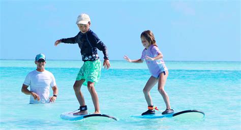 https://assets.minorhotels.com/image/upload/q_auto%2Cf_auto/media/minor/anantara/images/anantara-dhigu-maldives-resort/surfing/anantara_dhigu_recreation_facility_tropicsurf_lagoon_lesson_children.jpg?h=532&la=en&w=984