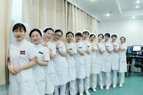 为进一步规范我院护士分层级管理，提升护理队伍整体素质，2月20日-3月1日，护理部组织开展了2018年度护士层级晋升考核工作。