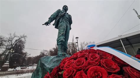 Marrero rinde tributo a Fidel Castro en Moscú - Radio Angulo