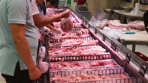 连续四周下跌，批发价仅9元一斤，“猪肉自由”能维持多久？_凤凰网