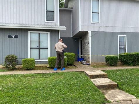Texarkana police arrest woman after man found dead inside apartment