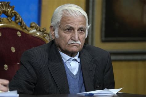 Key ally of Pakistan's prime minister demands end to ban on social ...