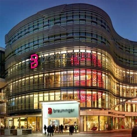 Amid AI revolution and changing consumer behaviour, department stores ...