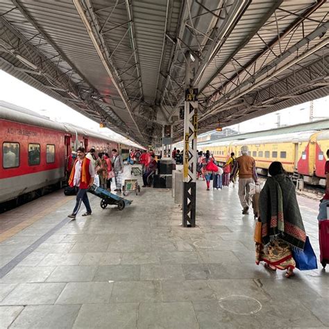 Sealdah Station 的图像结果