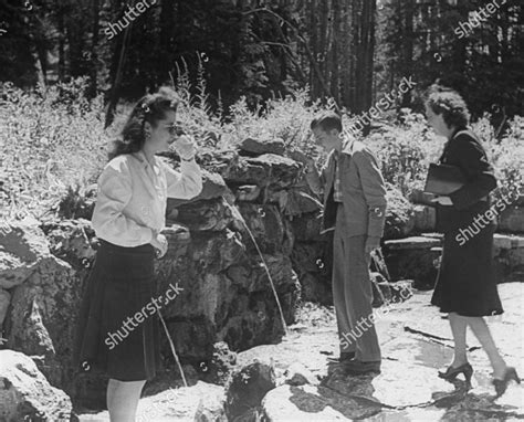 Tourists Drinking Natural Carbonated Water Flowing Editorial Stock ...
