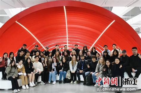 2022年中国留学生回国就业报告：哪些行业更爱海归？-第1页 - 备战深国交网
