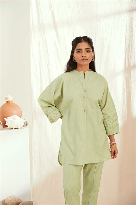 Green linen short kurta – The right cut store