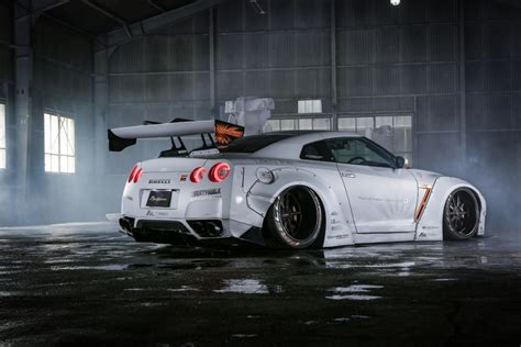 Get Wide in Europe thanks to Liberty Walk’s R35 GT-R Kits!
