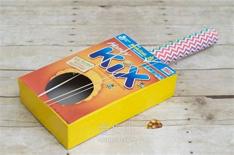怎么用废纸盒做儿童吉他玩具的制作方法_爱折纸网