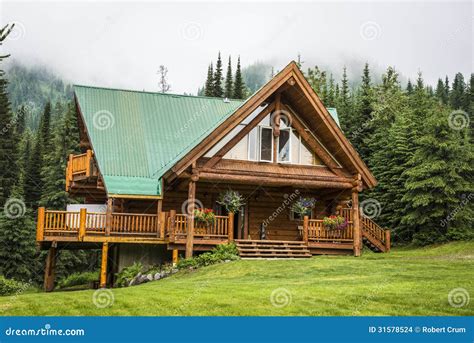 Contemporary Log Cabin Lodge Stock Photo - Image of cabin, house: 31578524