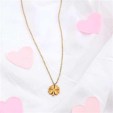 Golden Clover Chain Pendant | Lucky Gold Jewelry
