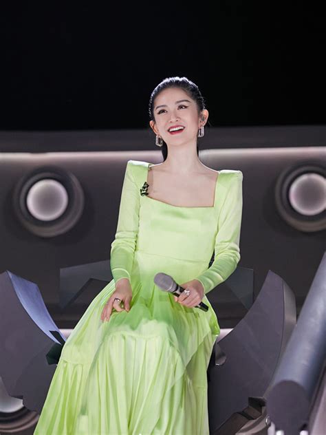 同款服装，中国女星🆚韩国女星，大家更喜欢哪种表现风格？