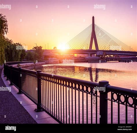 The city of Boston in Massachusetts, USA at sunrise with the Zakim Bridge Stock Photo - Alamy