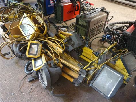 +VAT Bay of assorted 240v extension leads, 110v extension cables and ...