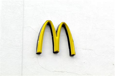 Simple Logos Examples 的图像结果