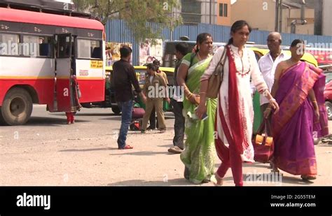 Bengaluru Local People 的图像结果