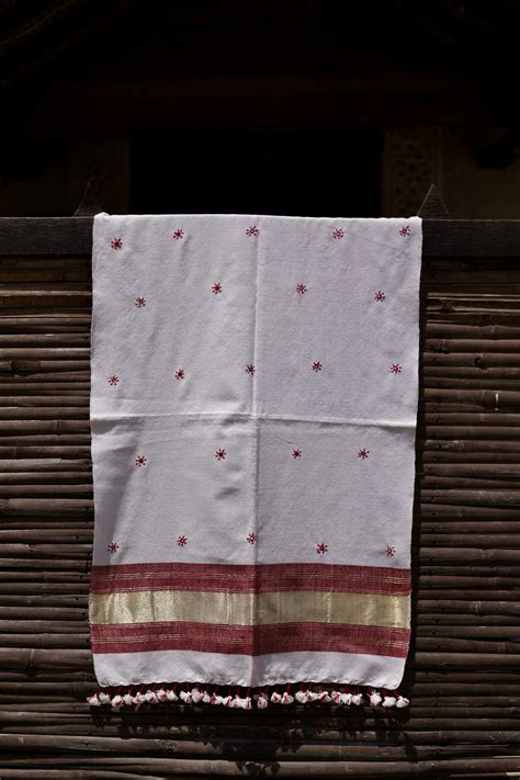 Handwoven woolen stole – Bijoi