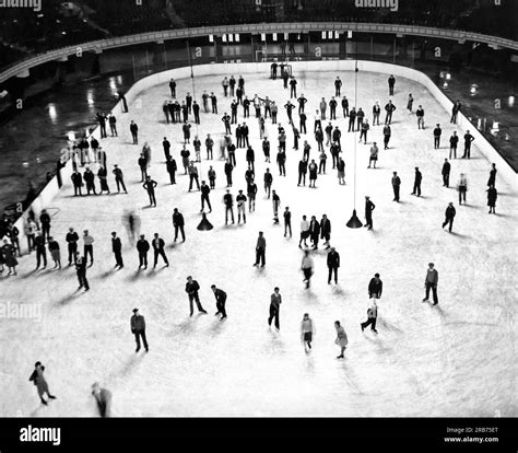 Chicago, Illinois: November 25, 1930. The largest ice skating rink in ...