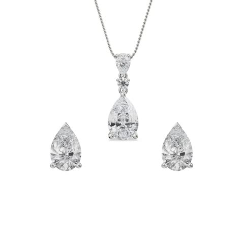 Buy Pear Lab Grown Diamond Pendant Set by Emori!