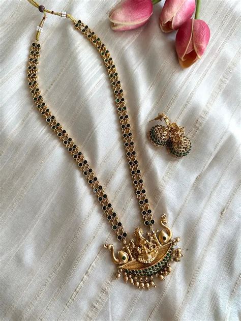Half moon Devi pendant haaram – Ohbyozy