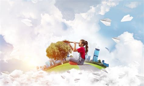 Looking to the Future 的图像结果