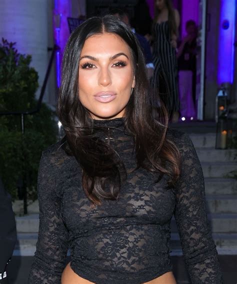 EMILY FAYE MILLER Arrives at Love Is Blind Grand Finale Screening in London 08/20/2024 – HawtCelebs