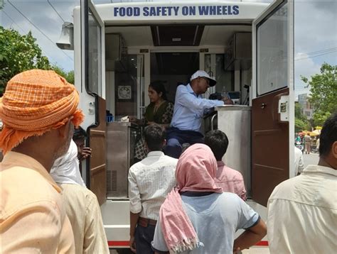 सचल प्रयोगशाला की जांच में 65 में से 15 नमूने फेल - mobile testing lab ...