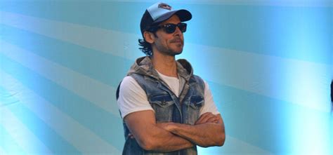 Dino Moreas Torn Jeans Look So Good That Moms Would Think Twice Before ...