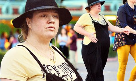 Kelly Clarkson Pregnant